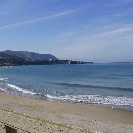 Center Close Sea Veiw