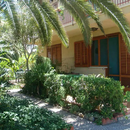 Center Close Sea Veiw