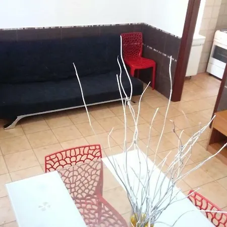 Center Close Sea Veiw