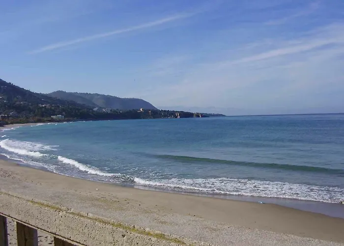 Center Close Sea Veiw