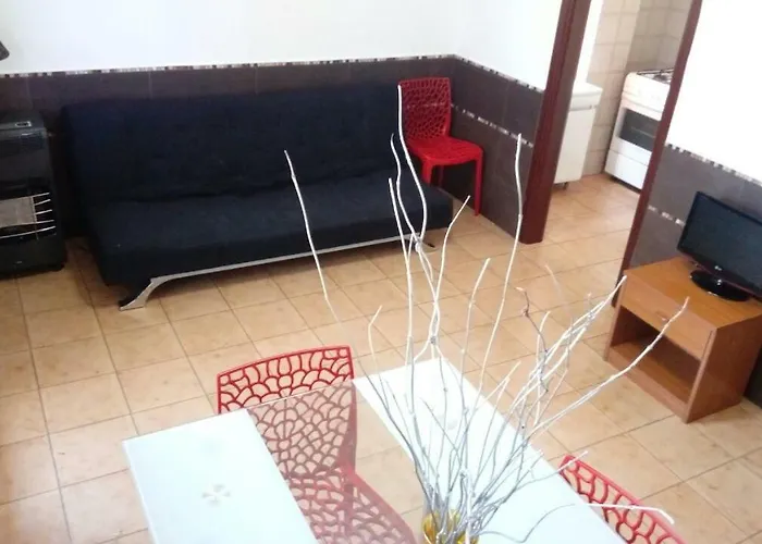 Center Close Sea Veiw